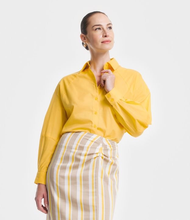 Camisa Oversized em Tricoline com Mangas Amplas Amarelo 1