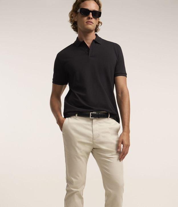 Calça Slim em Sarja com Bolsos Faca
