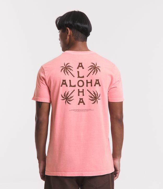Camiseta Comfort Estonada em Meia Malha com Estampa Aloha e Coqueiros Rosa Claro 3