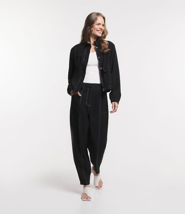 Jaqueta Bomber em Viscose com Bolsos Lapela e Pespontos Contrastantes