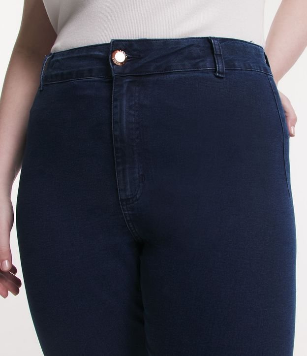 Calça Skinny em Jeans Sem Costura Lateral Curve & Plus Size Azul 4