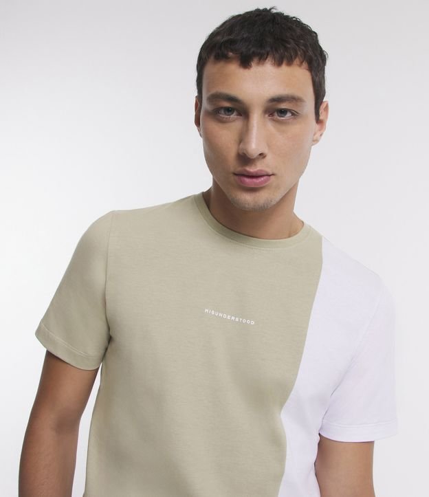 Camiseta Slim em Meia Malha com Lettering Minimalista e Blocos de Cor Verde/ Branco 3