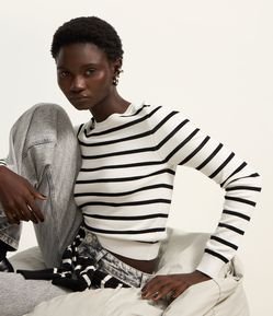 Blusa em Viscose Listrado com Punhos e Barra Canelada