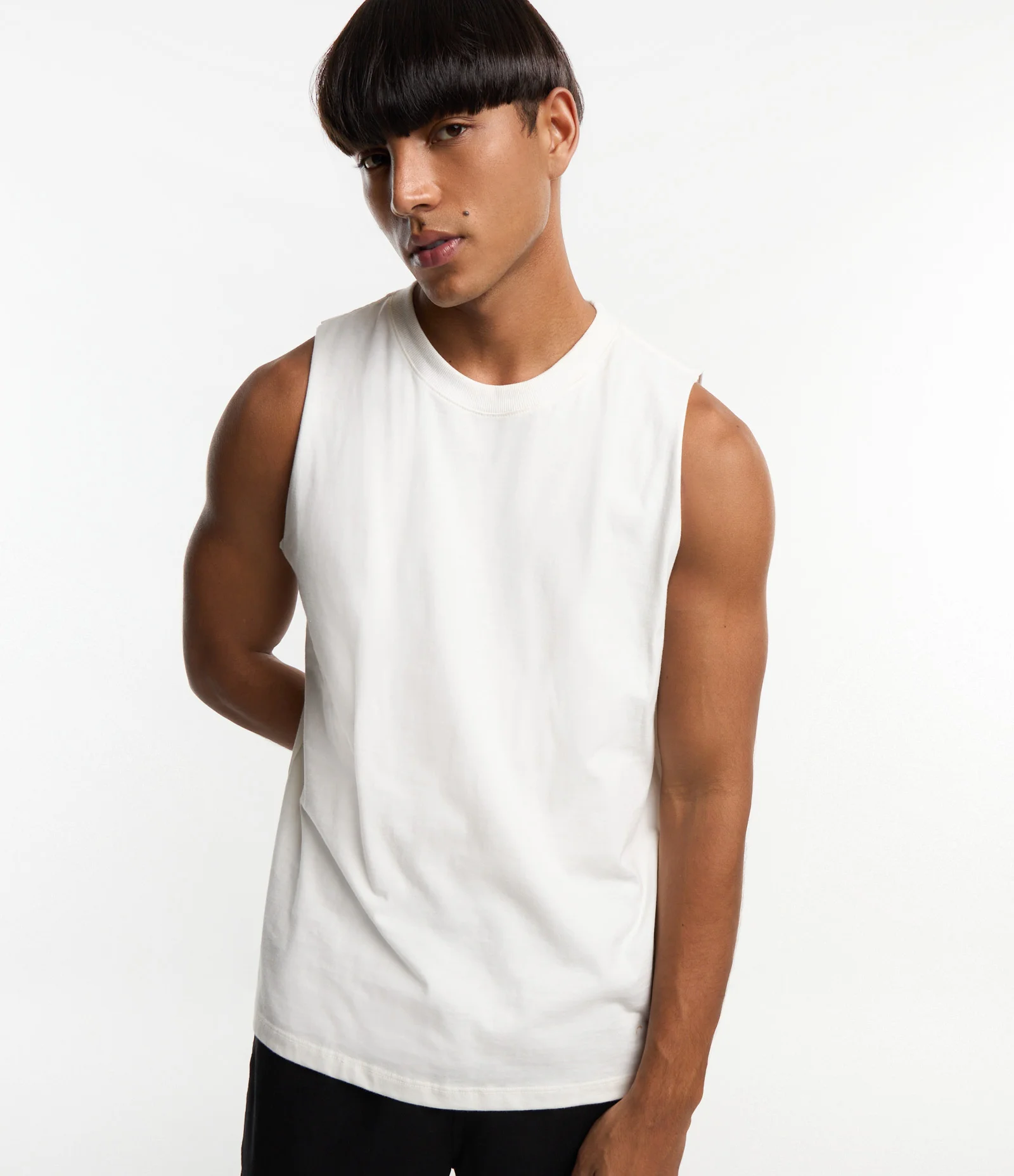 Regata Machão em Algodão com Gola Redonda e Etiqueta na Barra Off White 1