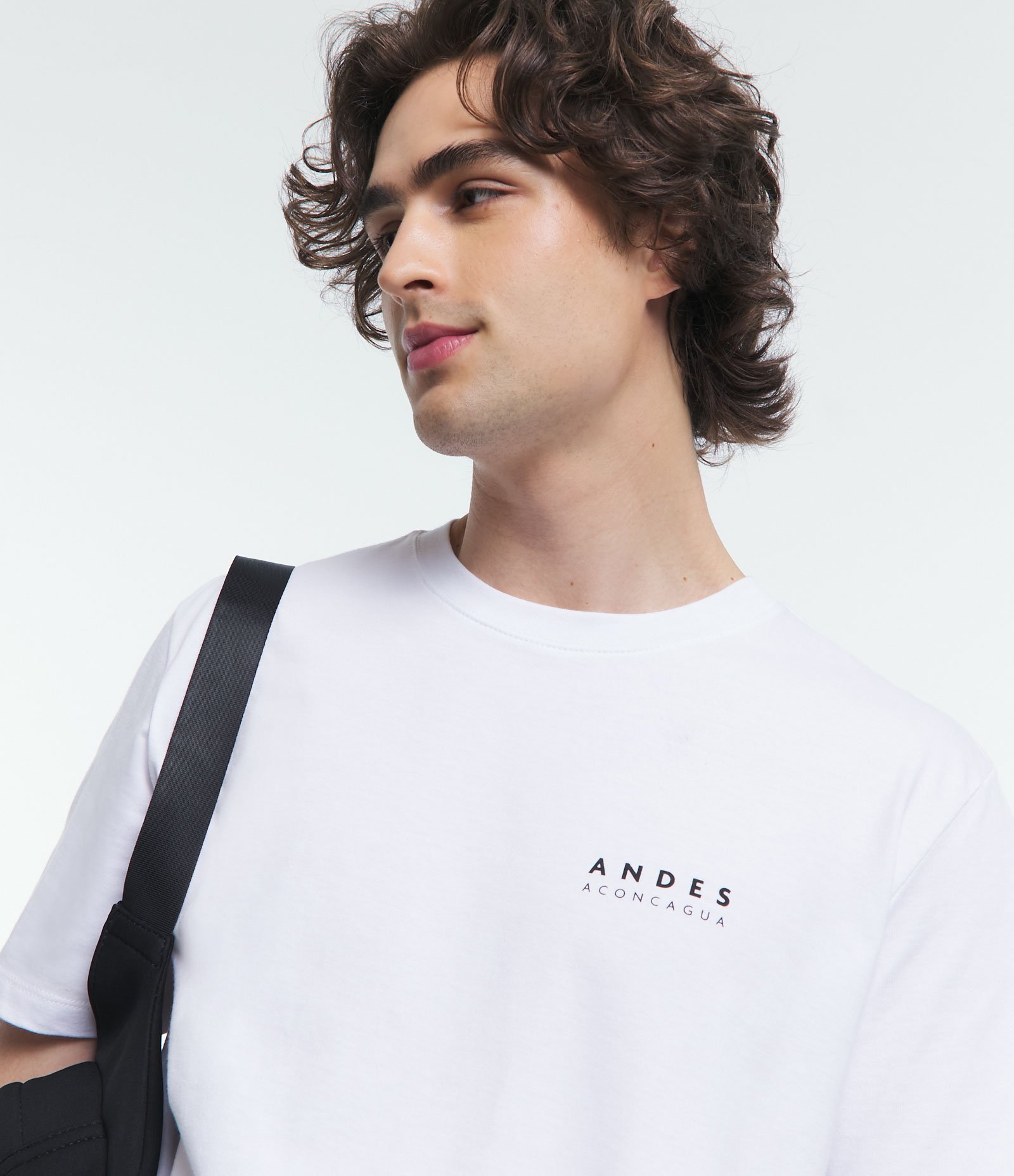 Camiseta Comfort em Meia Malha com Estampa Andes Aconcágua Off White 4