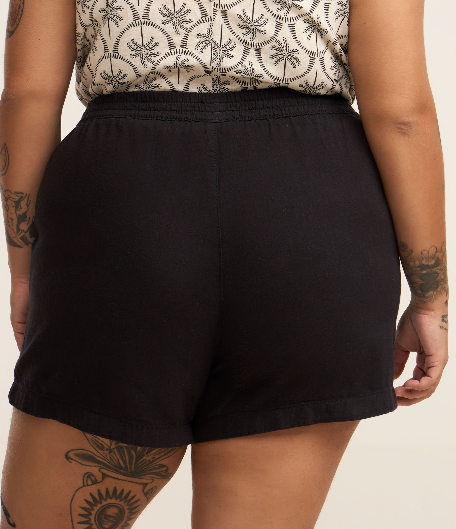 Short Comfy em Sarja com Amarração no Cós e Bolsos Curve & Plus Size Preto 3