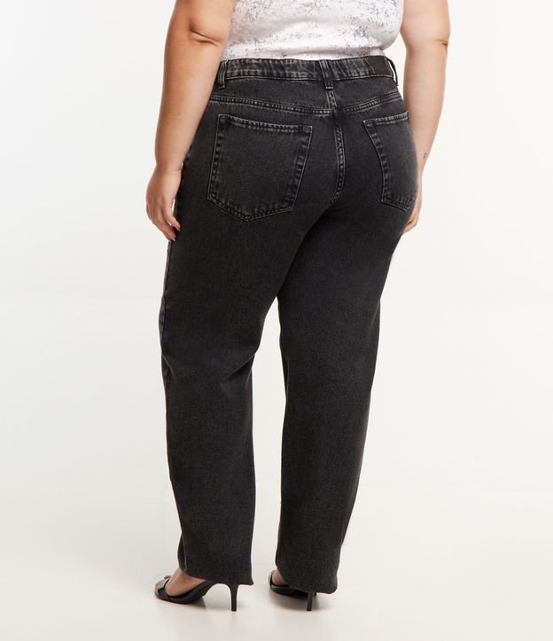 Calça Reta em Jeans com Cintura Média e Tachinhas Curve & Plus Size Preto 3