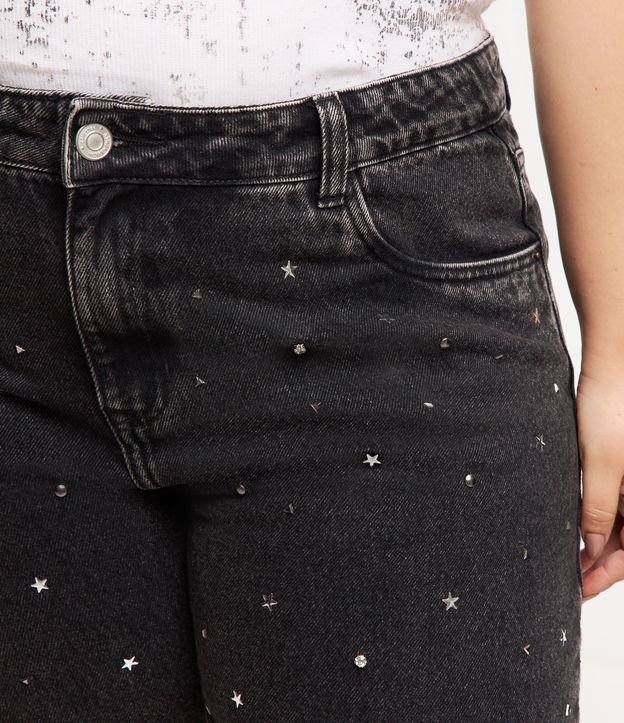 Calça Reta em Jeans com Cintura Média e Tachinhas Curve & Plus Size Preto 4