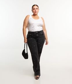 Calça Reta em Jeans com Cintura Média e Tachinhas Curve & Plus Size