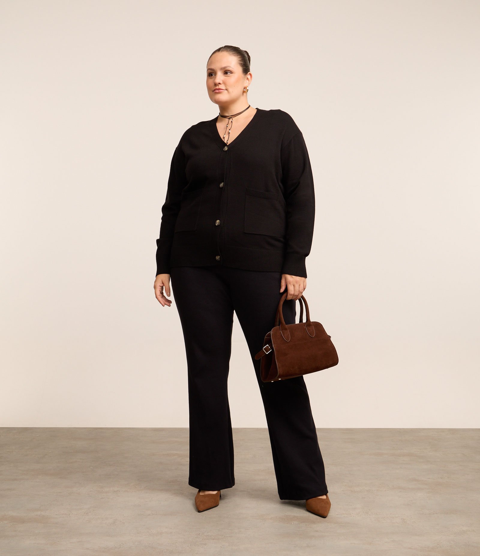 Cardigan em Tricô com Bolsinhos Frontais Curve & Plus Size Preto 2