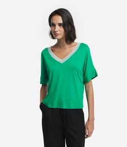 Blusa Manga Curta em Viscose com Listras no Decote