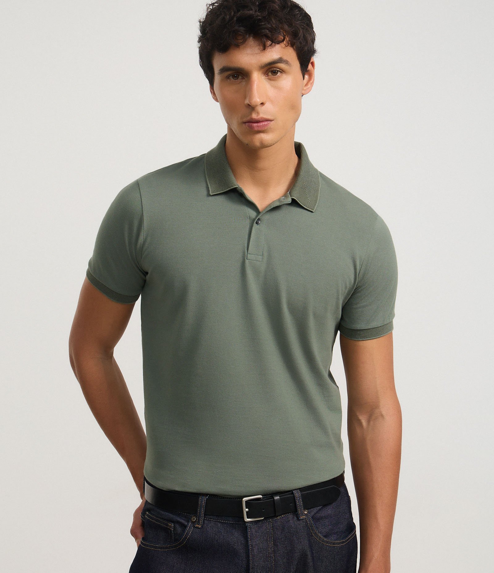 Camisa Polo Slim em Algodão com Botões e Detalhes Contrastantes Verde Escuro 1