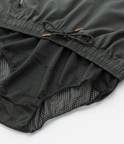 Bermuda Esportiva com Blocos de Cor e Bolsos com Zíper