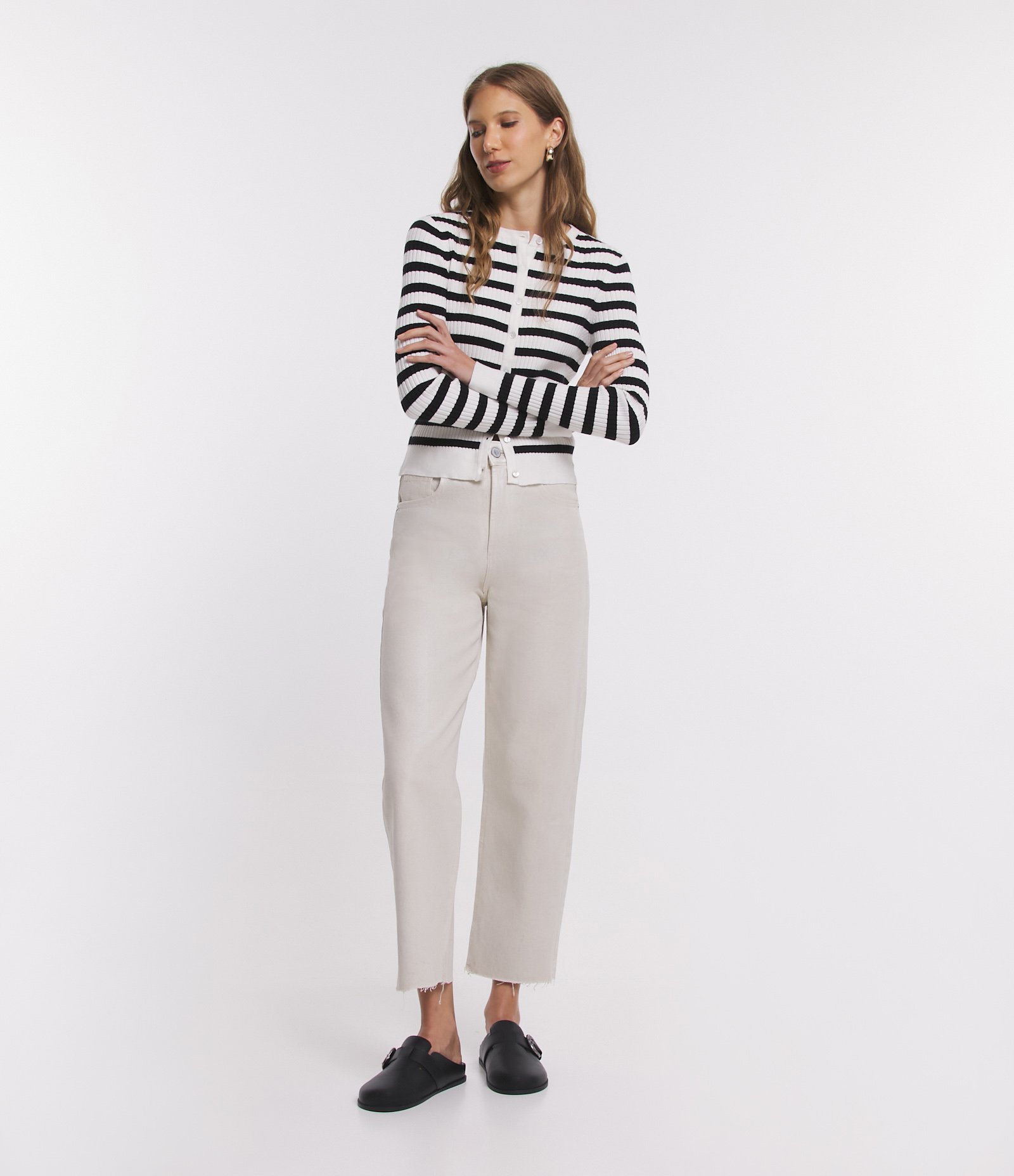 Cardigan em Tricô com Abotoamento e Estampa Listrada Branco/ Preto 2