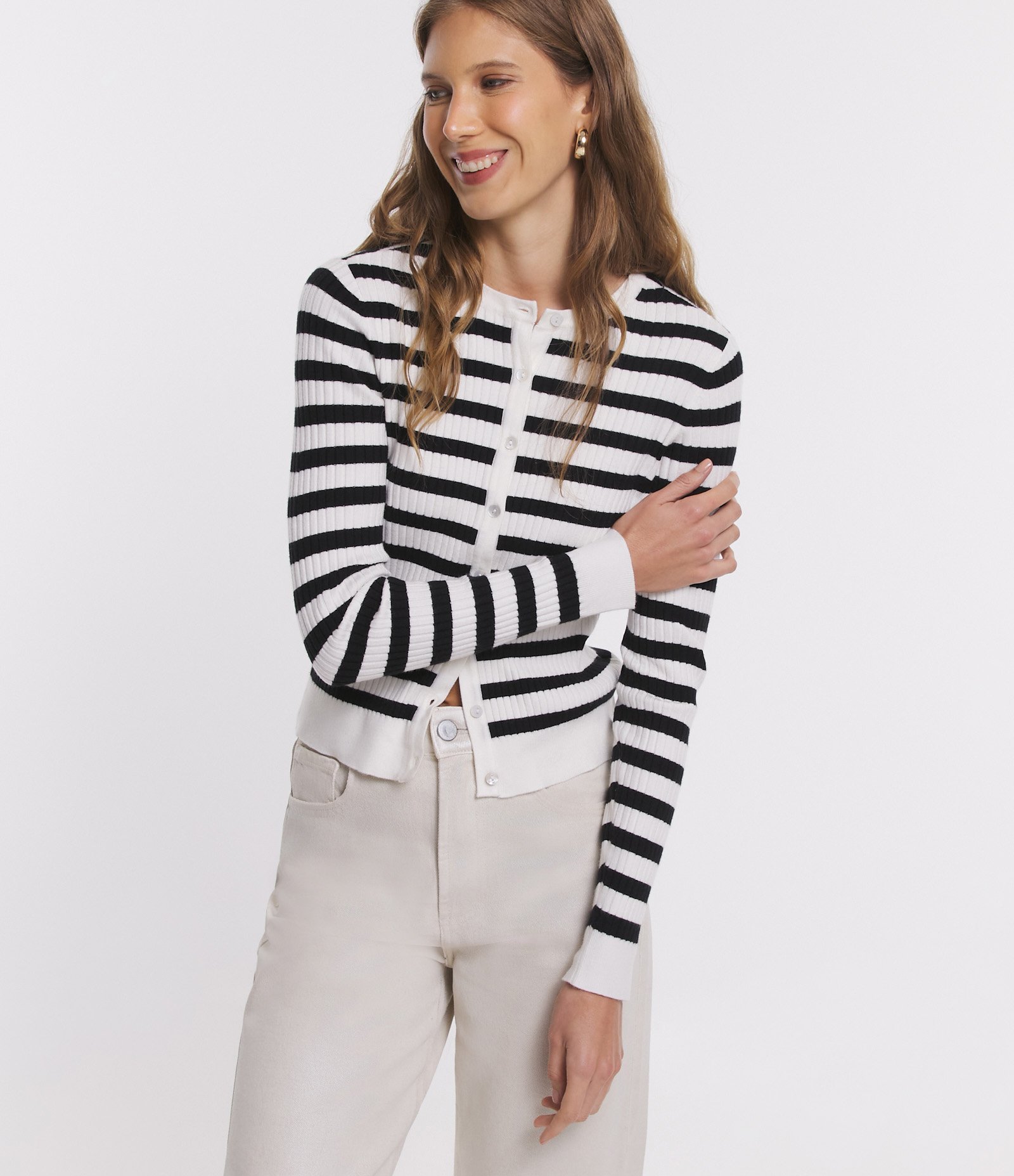 Cardigan em Tricô com Abotoamento e Estampa Listrada Branco/ Preto 4