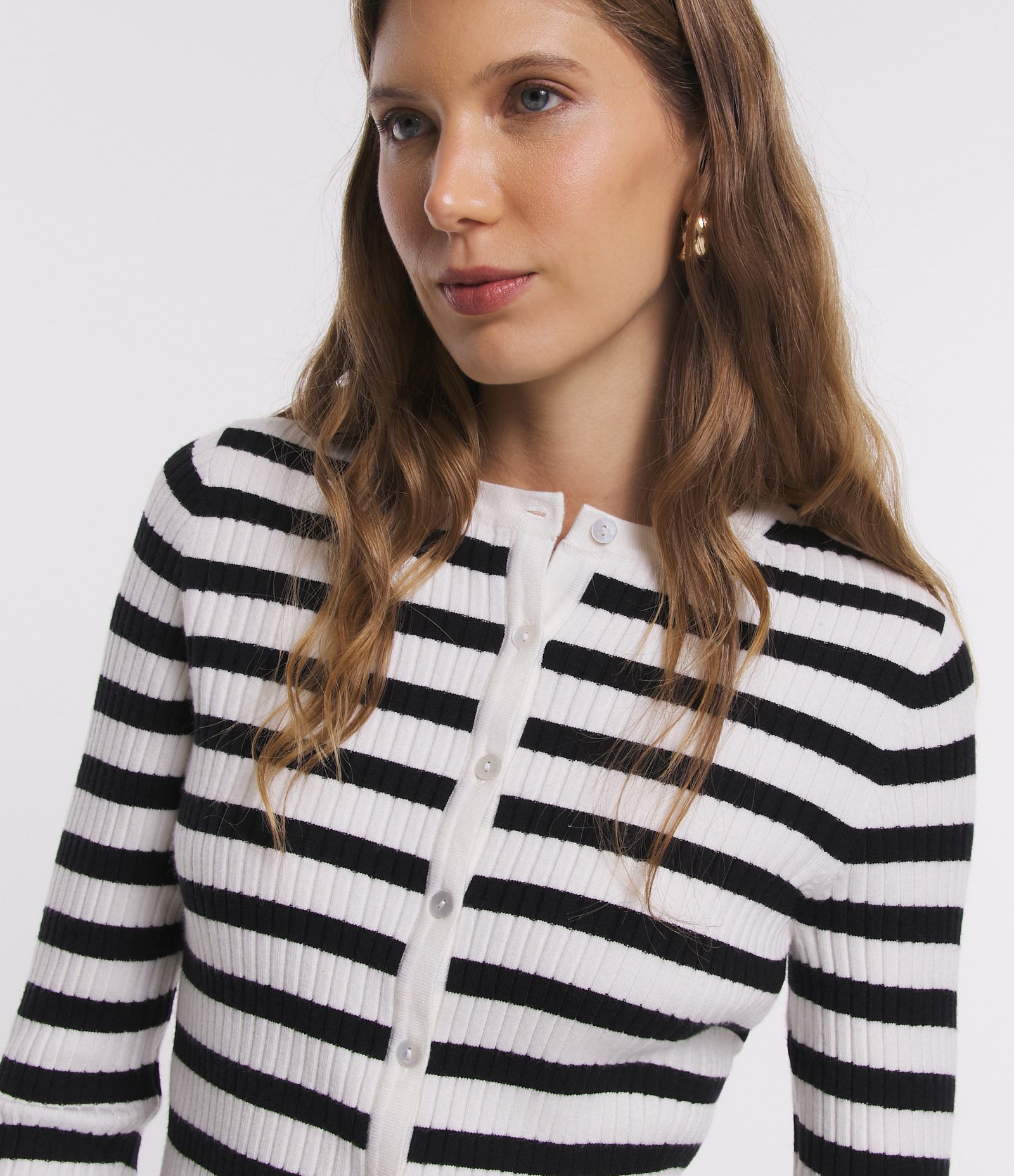 Cardigan em Tricô com Abotoamento e Estampa Listrada Branco/ Preto 5