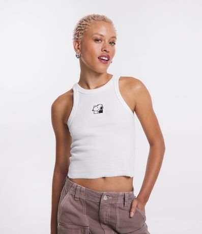 Blusa Regata Cropped em Ribana com Bordado Snoopy Menor preço em Blusa Regata Cropped em Ribana com Bordado Snoopy