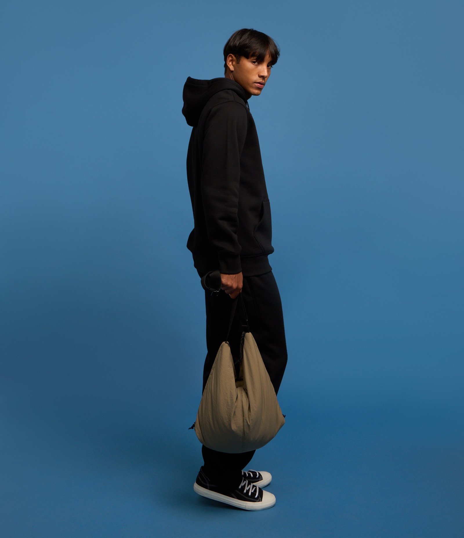 Calça Reta em Moletom com Bolsos e Amarração no Cós Preto 6