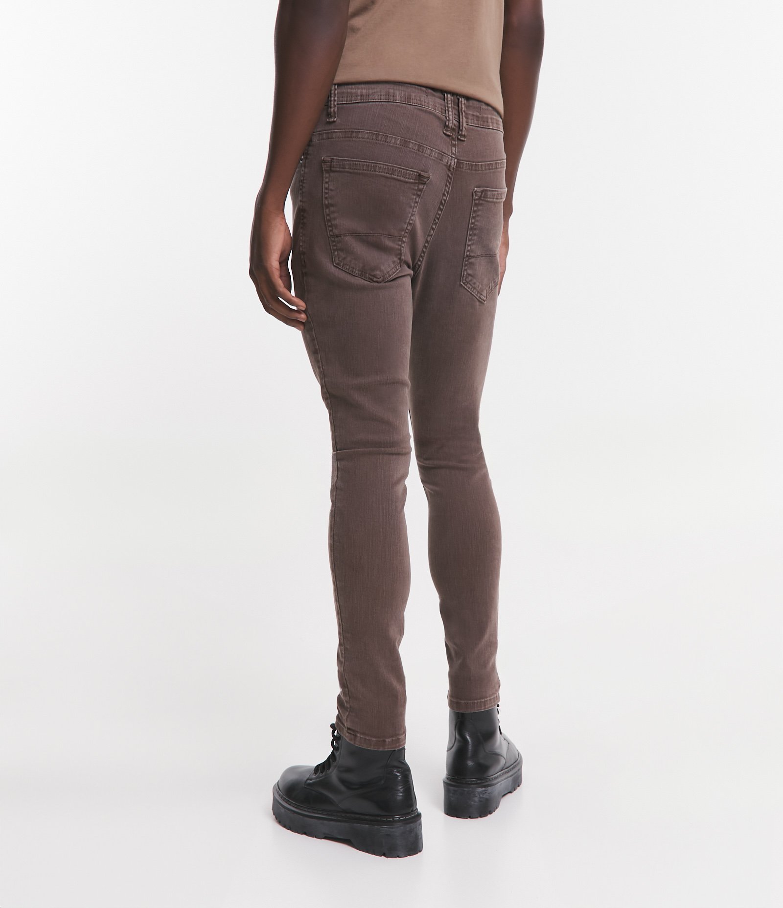 Calça Skinny Cropped em Sarja Estonada Marrom 3