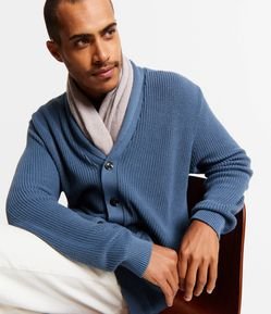 Cardigan em Tricô Texturizado com Botões e Bolsos