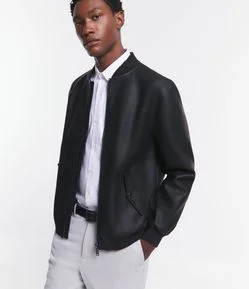 Jaqueta Bomber em PU com Bolso Lapela e Fechamento em Zíper
