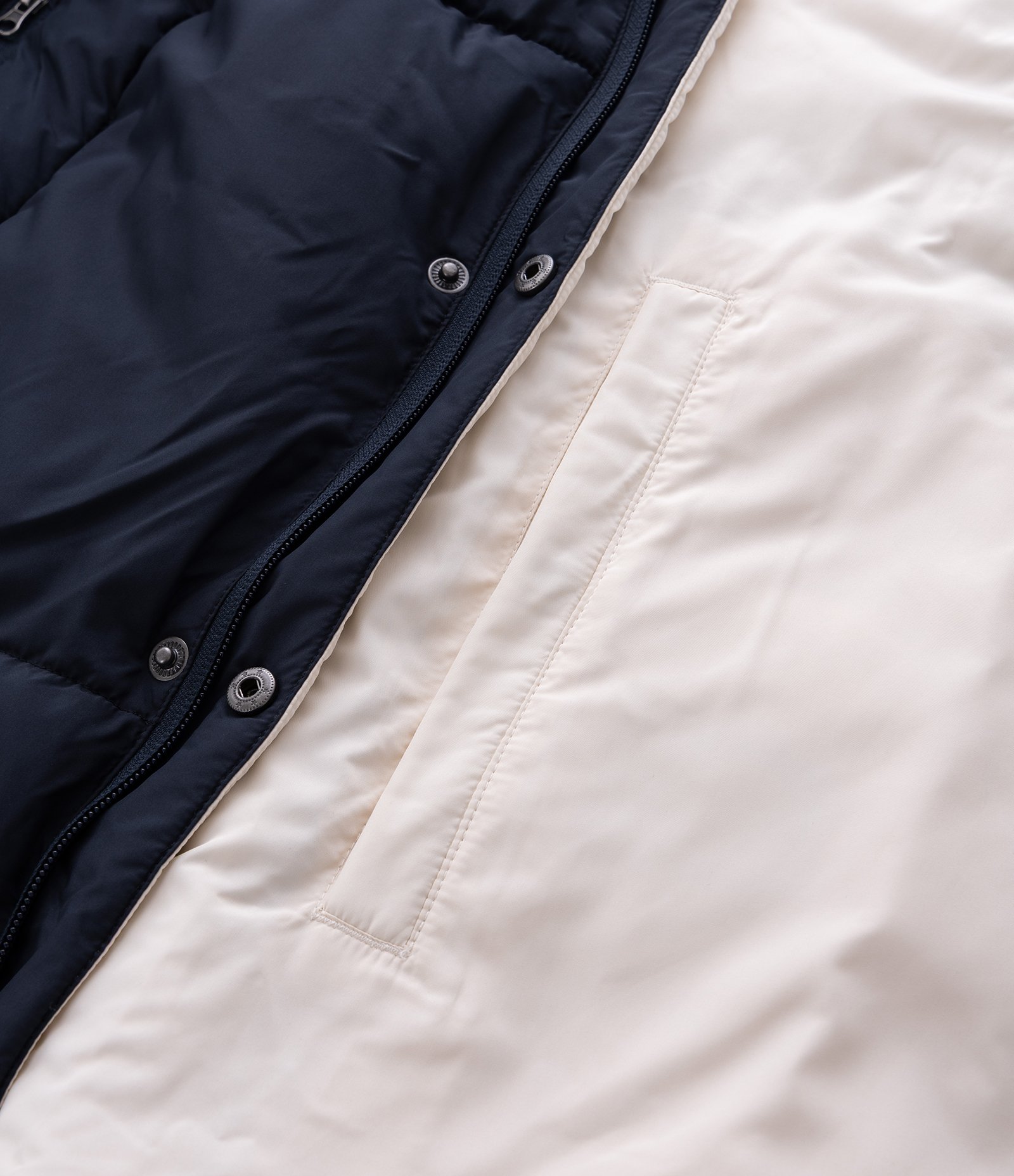 Jaqueta Puffer Dupla Face com Capuz e Gola Alta Azul / Off White 19