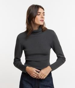 Suéter em Tricô com Gola Alta Estruturada