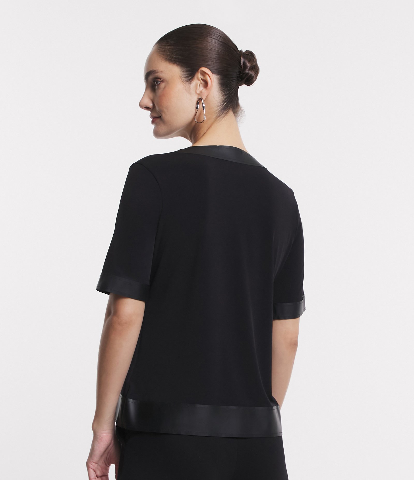 Blusa em Jersey com Detalhes em PU nas Bordas Preto 3