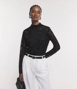Blusa em Renda com Golinha e Transparência nas Mangas
