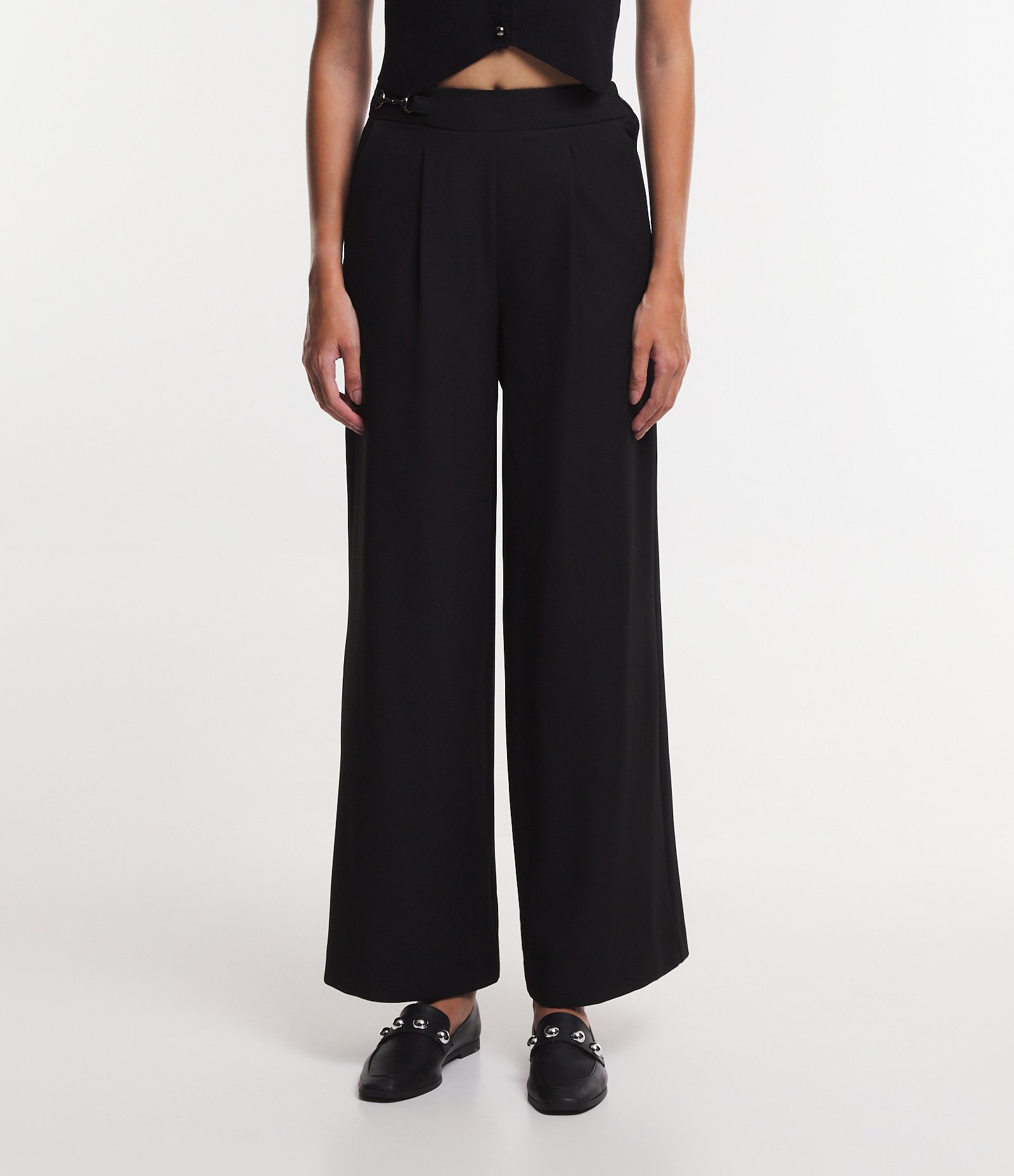 Calça Pantalona Alfaiatada com Pregas no Cós Preto 2