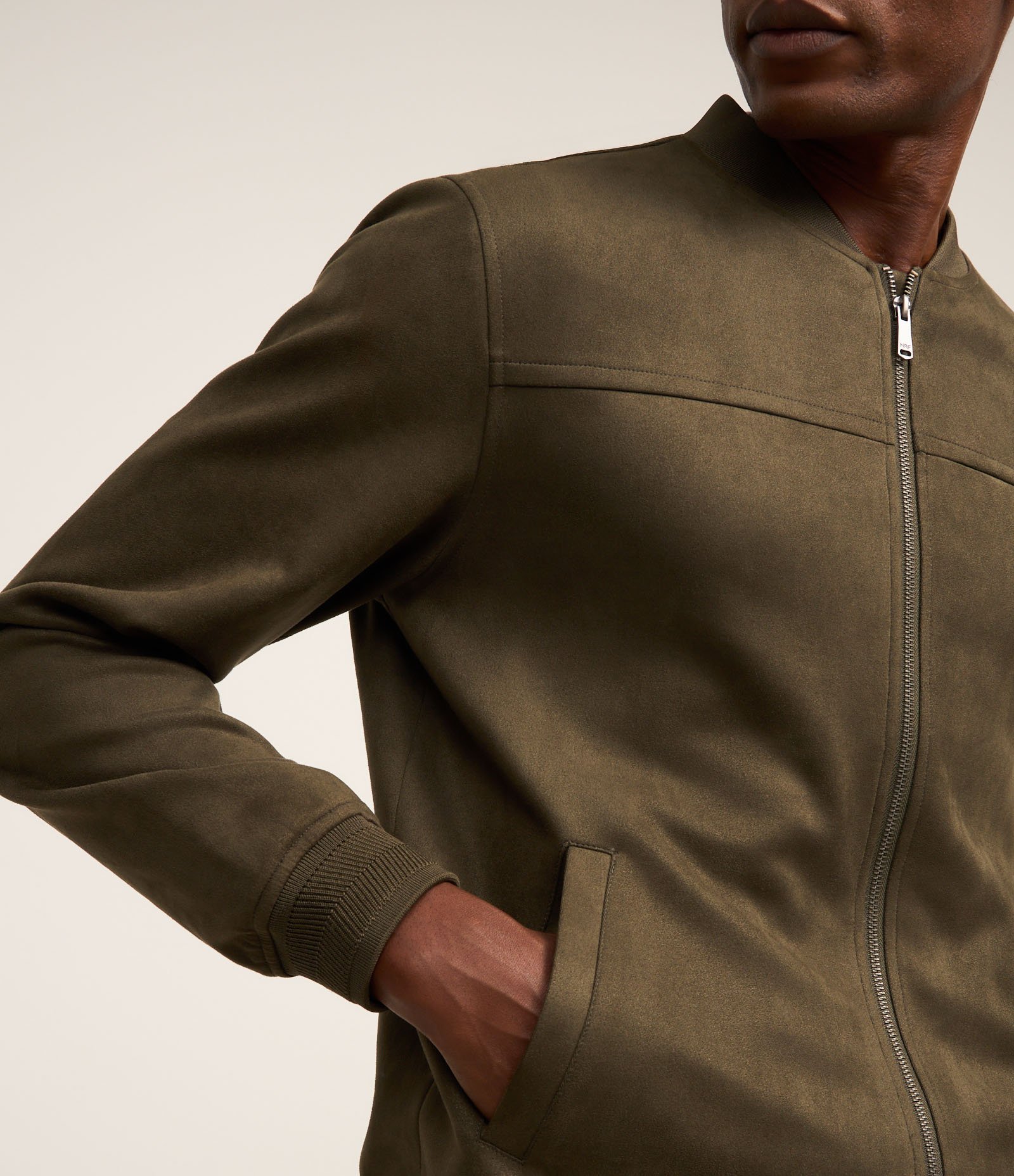 Jaqueta Bomber com Zíper e Bolsos 5