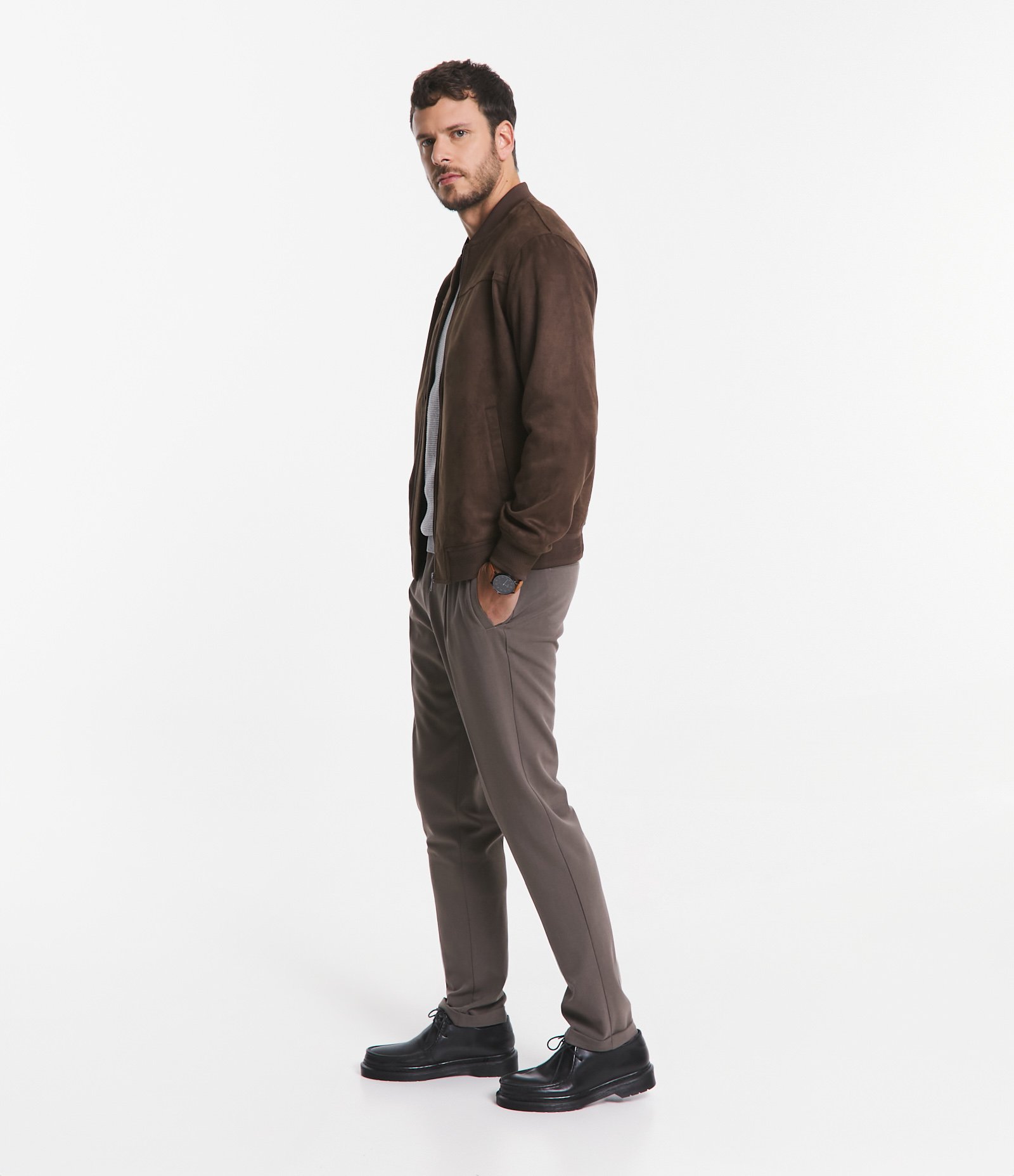 Jaqueta Bomber com Zíper e Bolsos Marrom 4