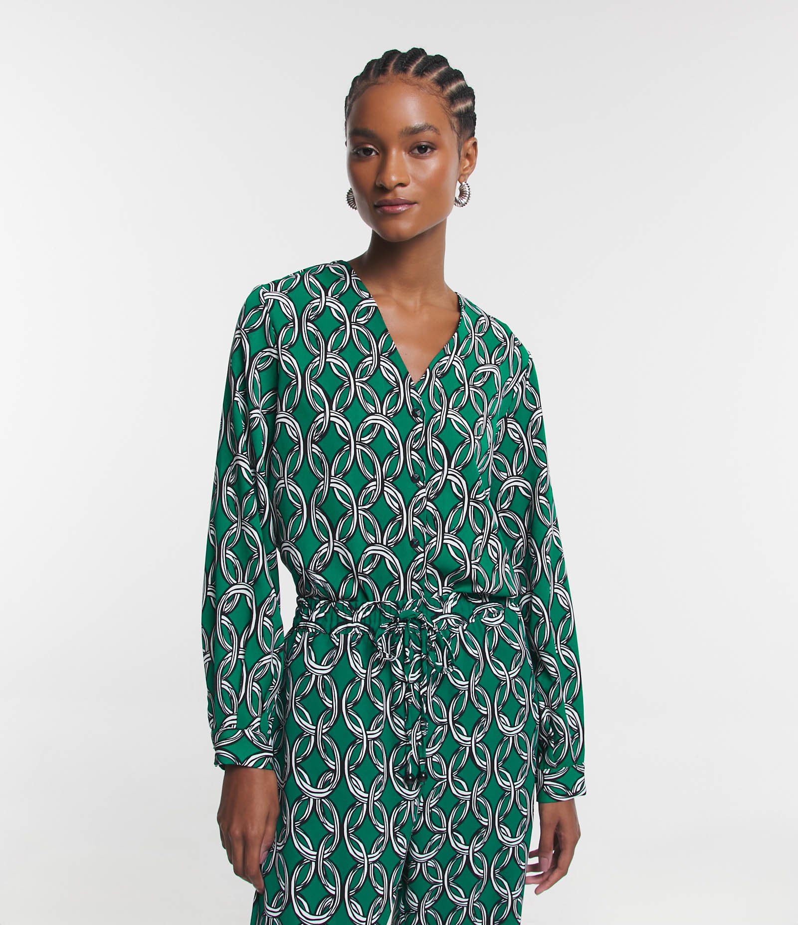 Camisa em Crepe com Gola V e Estampa de Correntes Verde 1