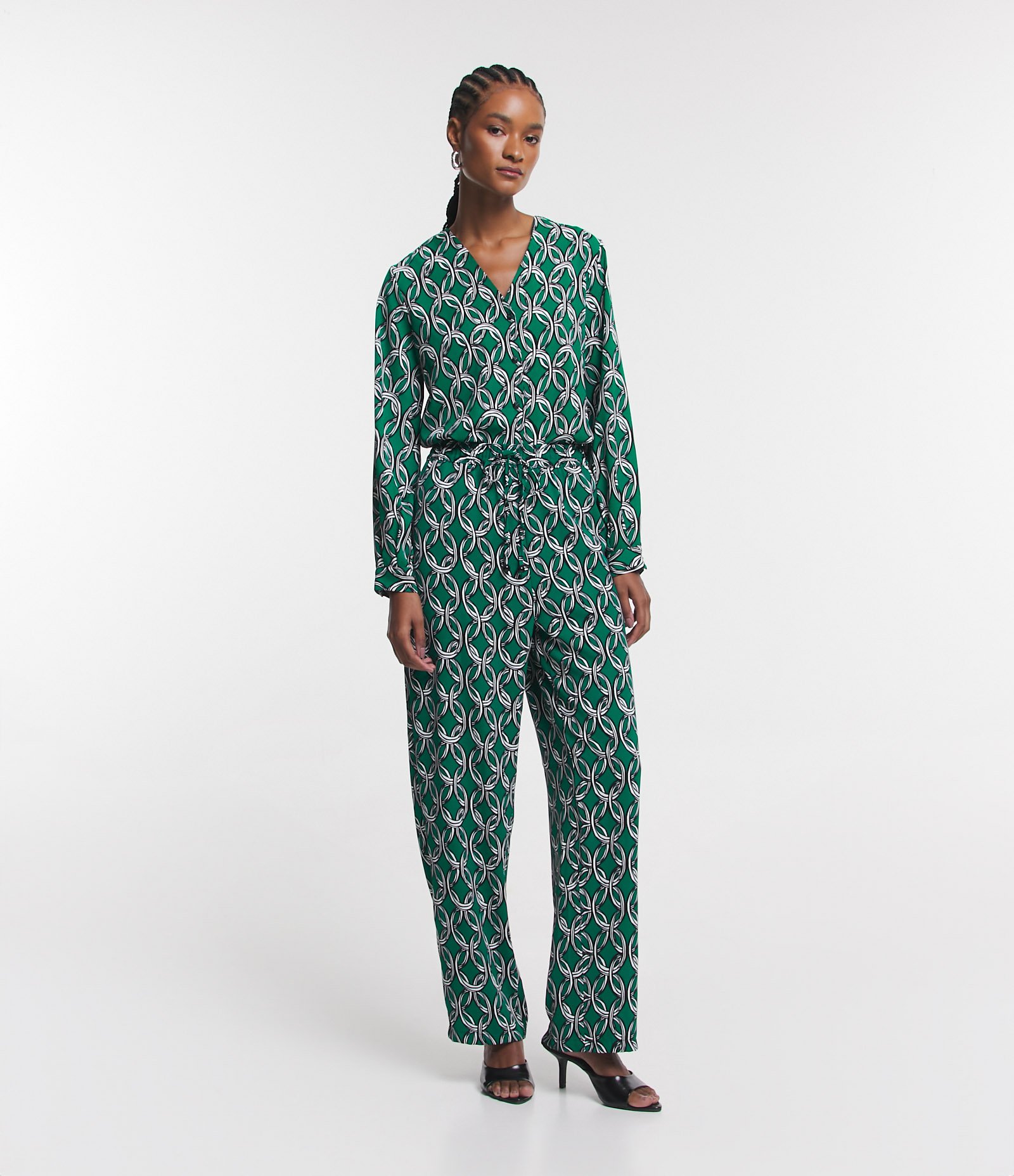 Camisa em Crepe com Gola V e Estampa de Correntes Verde 2