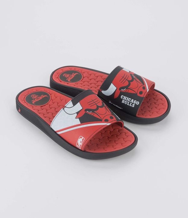 Chinelo Slide Pump Emborrachado com Estampa NBA Rider