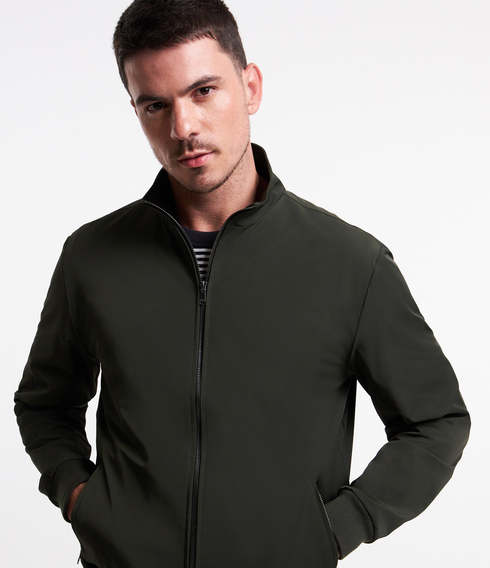 Jaqueta Bomber em Poliamida com Gola Alta e Zíper nos Bolso Verde 5