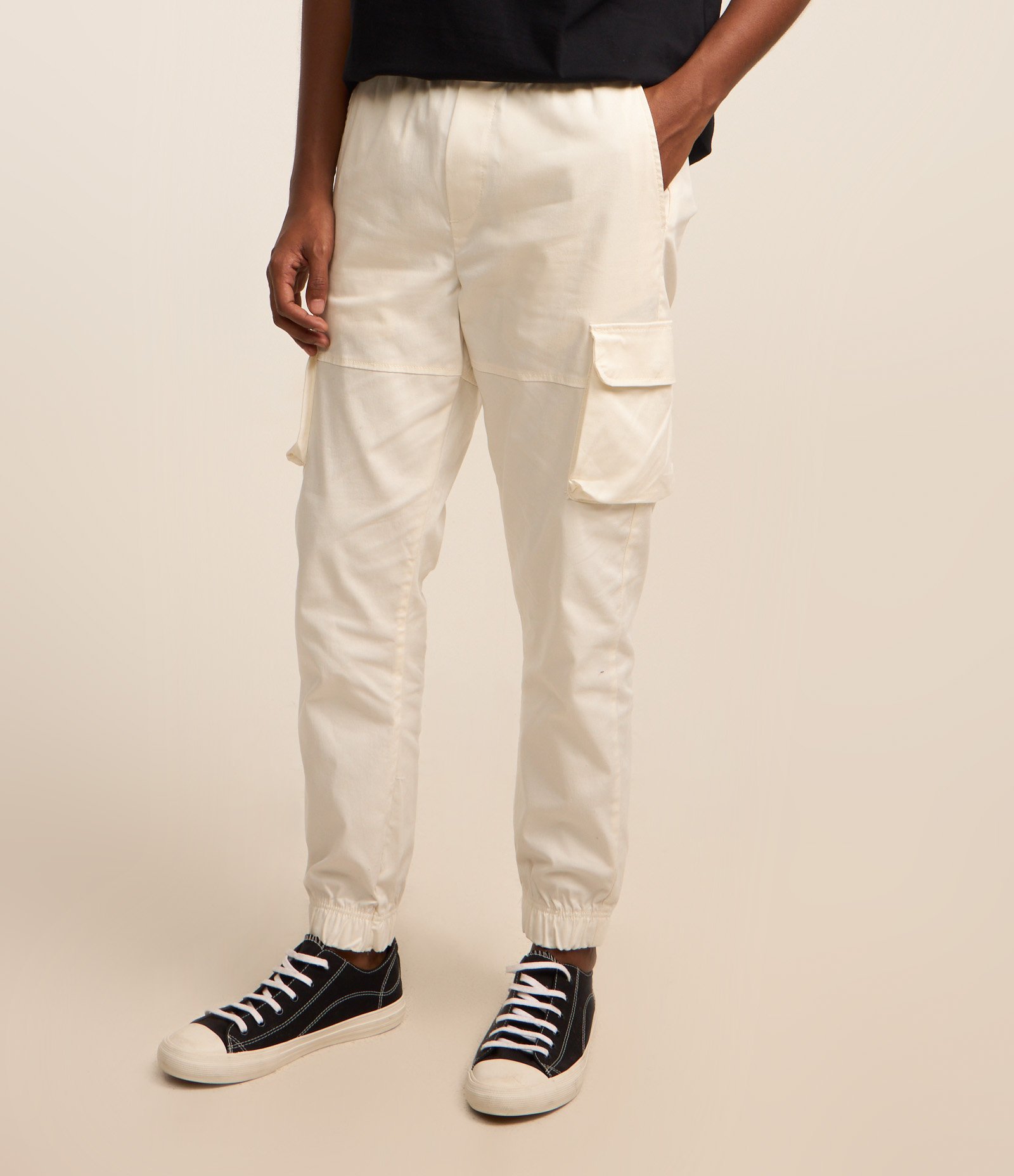 Calça Jogger Cargo em Sarja com Cós Elástico e Barra Ajustada Branco 3