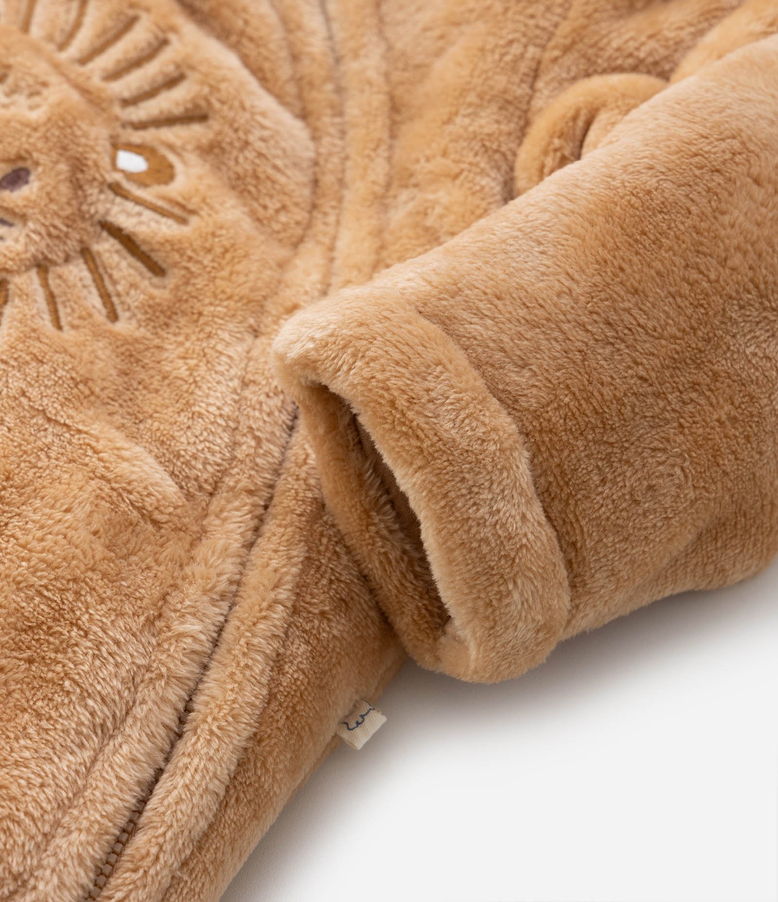 Macacão Infantil em Fleece com Orelhinhas e Bordado Leãozinho - Tam 0 a 18 meses Marrom 4