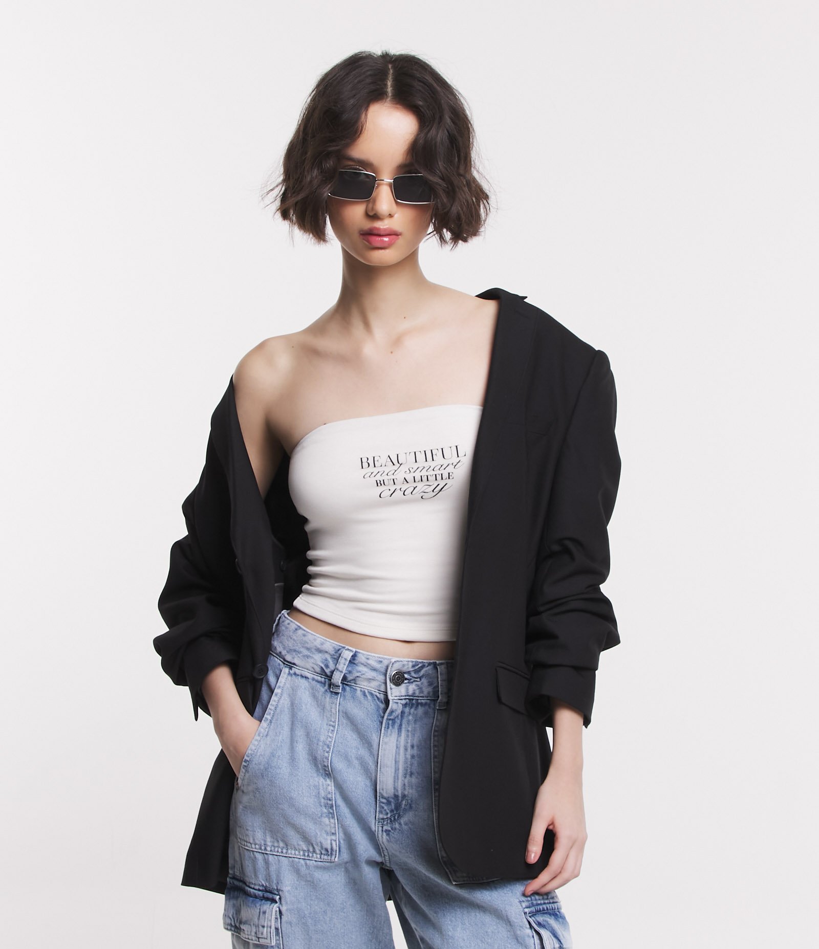 Blusa Cropped Tomara que Caia em Viscose com Lettering Smart But Crazy Branco Neve 1