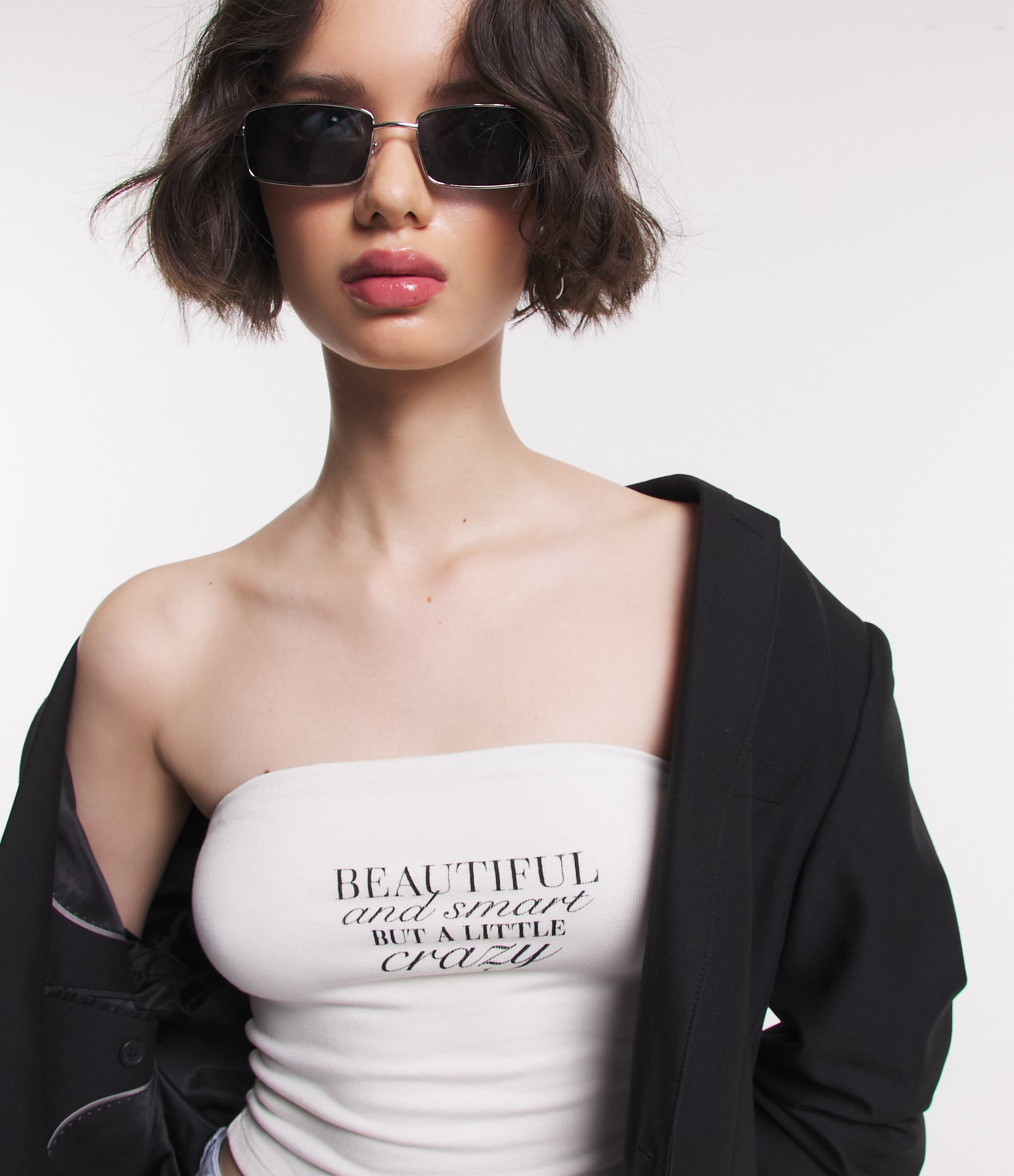 Blusa Cropped Tomara que Caia em Viscose com Lettering Smart But Crazy Branco Neve 4