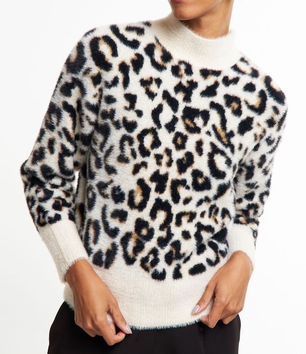Suéter em Tricô com Estampa Animal Print e Textura de Pelinhos Off White/ Preto 1