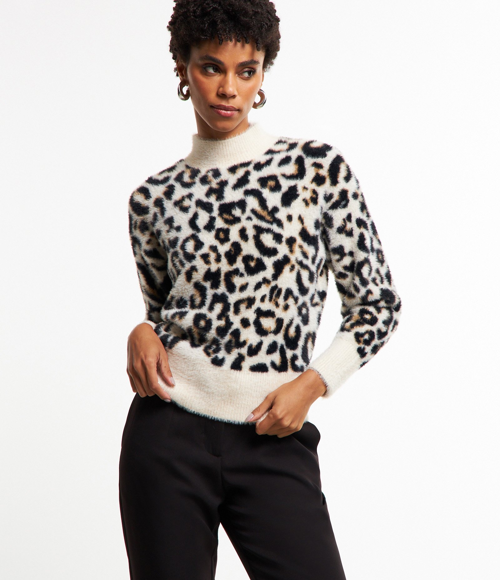 Sueter em Trico com Estampa Animal Print e Textura de Pelinhos Off White Preto