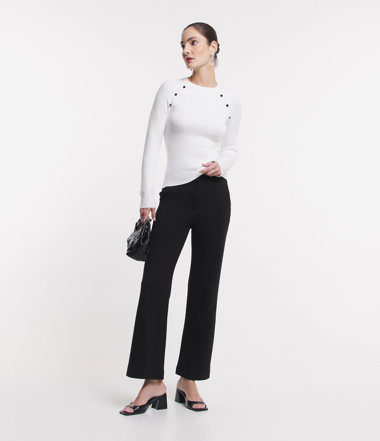 Blusa em Tricô com Mini Botões no Ombro Branco 2