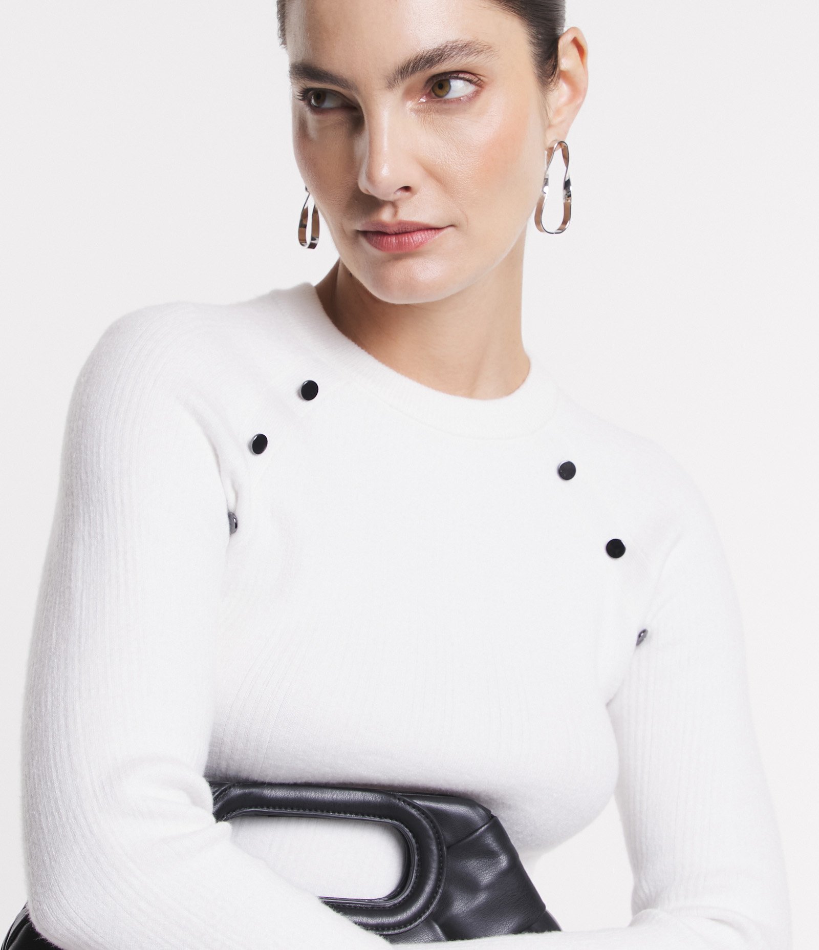 Blusa em Tricô com Mini Botões no Ombro Branco 5