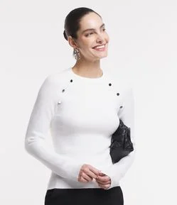 Blusa em Tricô com Mini Botões no Ombro