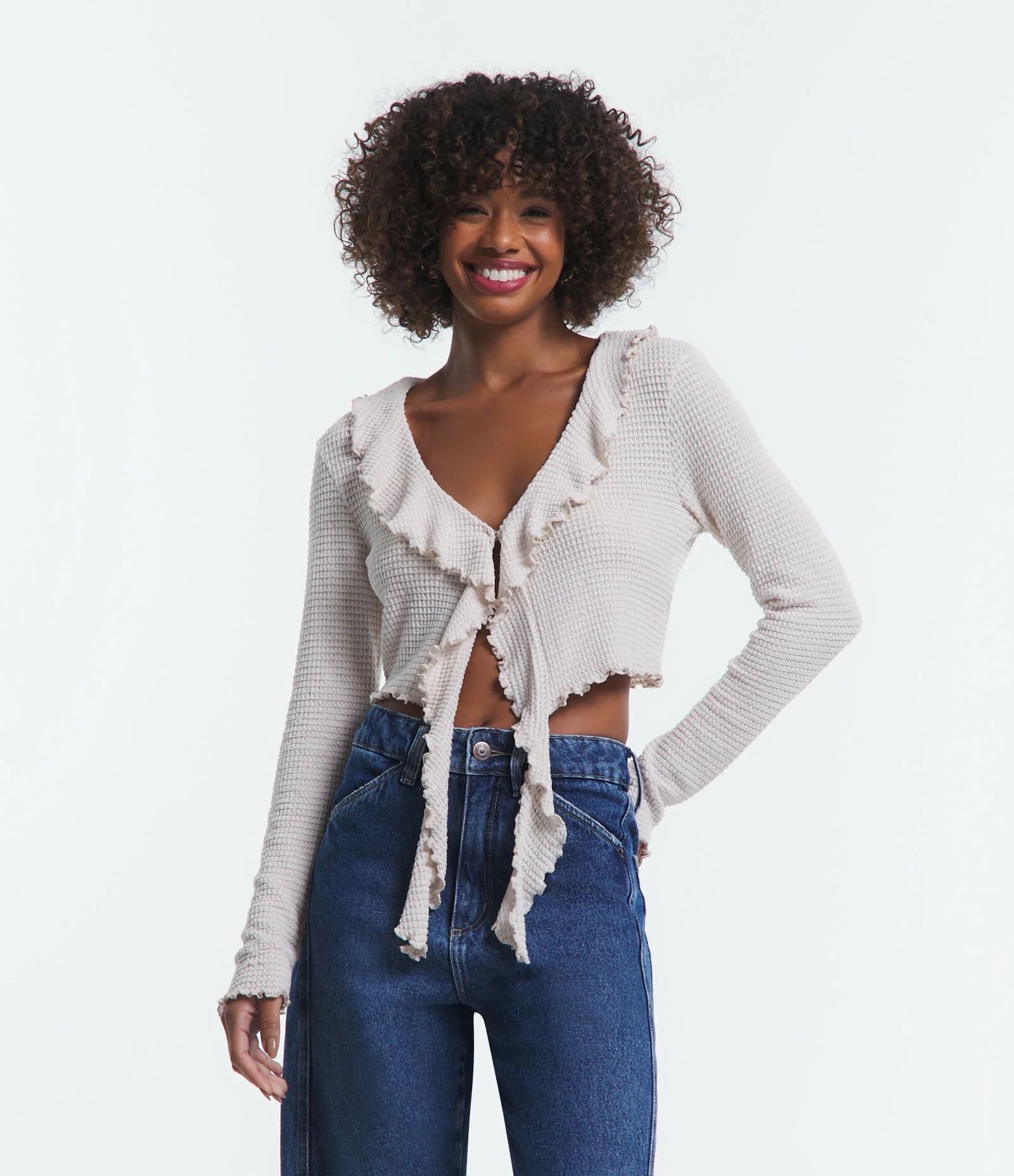 Blusa Cropped em Tricô Leve e Babados Alongados no Decote Branco Neve 1