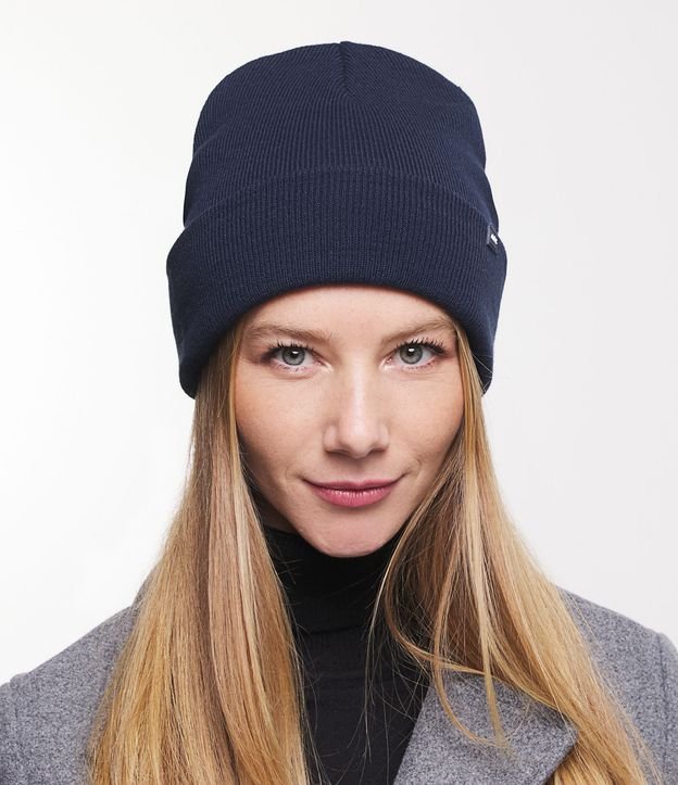 Gorro com Dobra e Etiqueta Aplicada