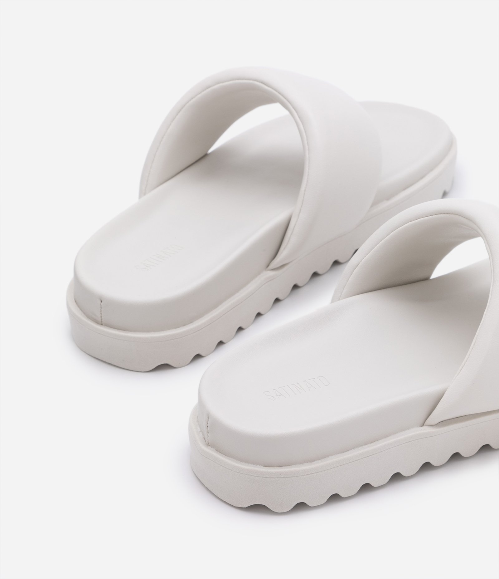 Sandália Rasteira em Tira Larga 3