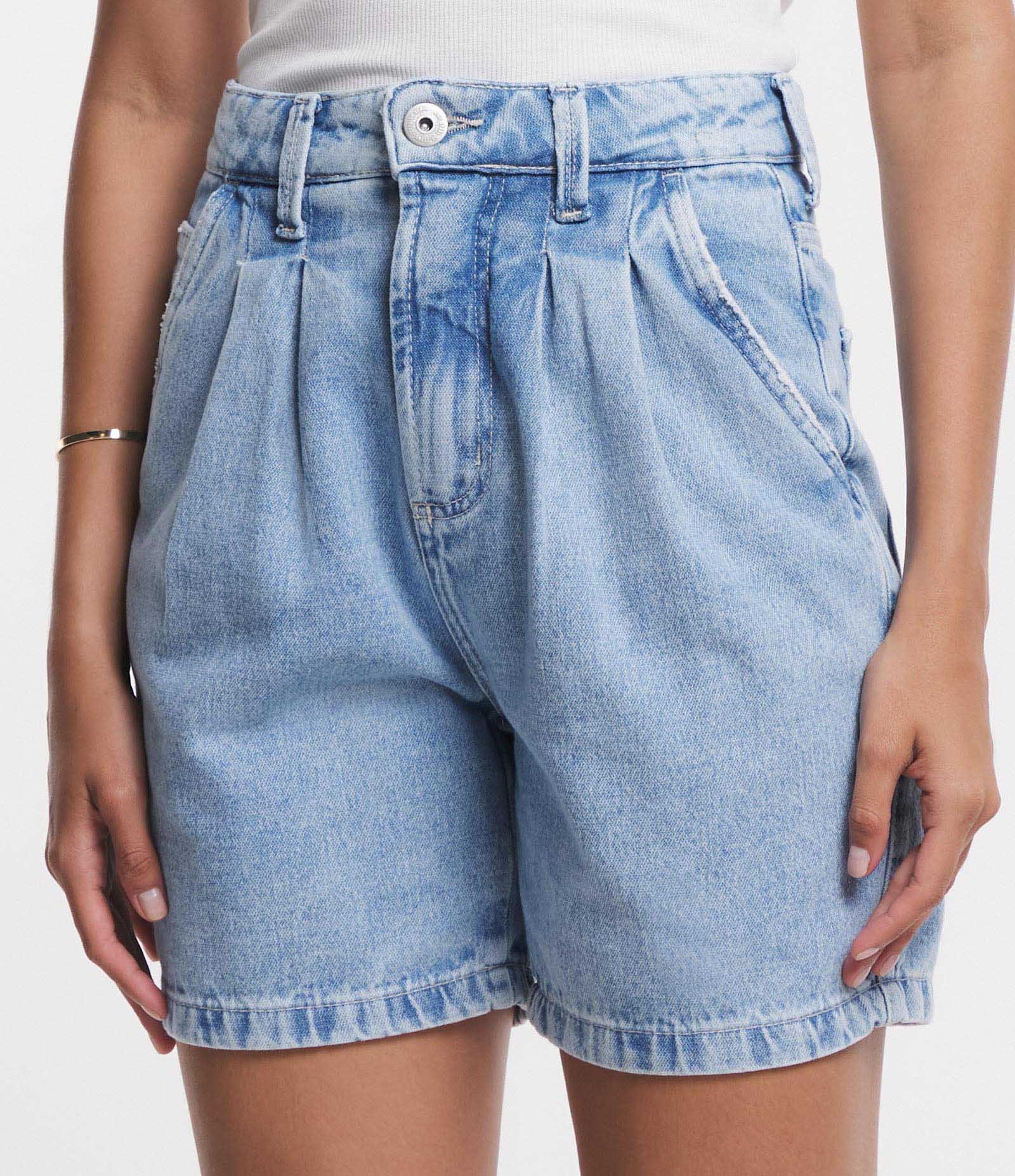 Bermuda Jeans Alfaiatada com Pregas Azul 2