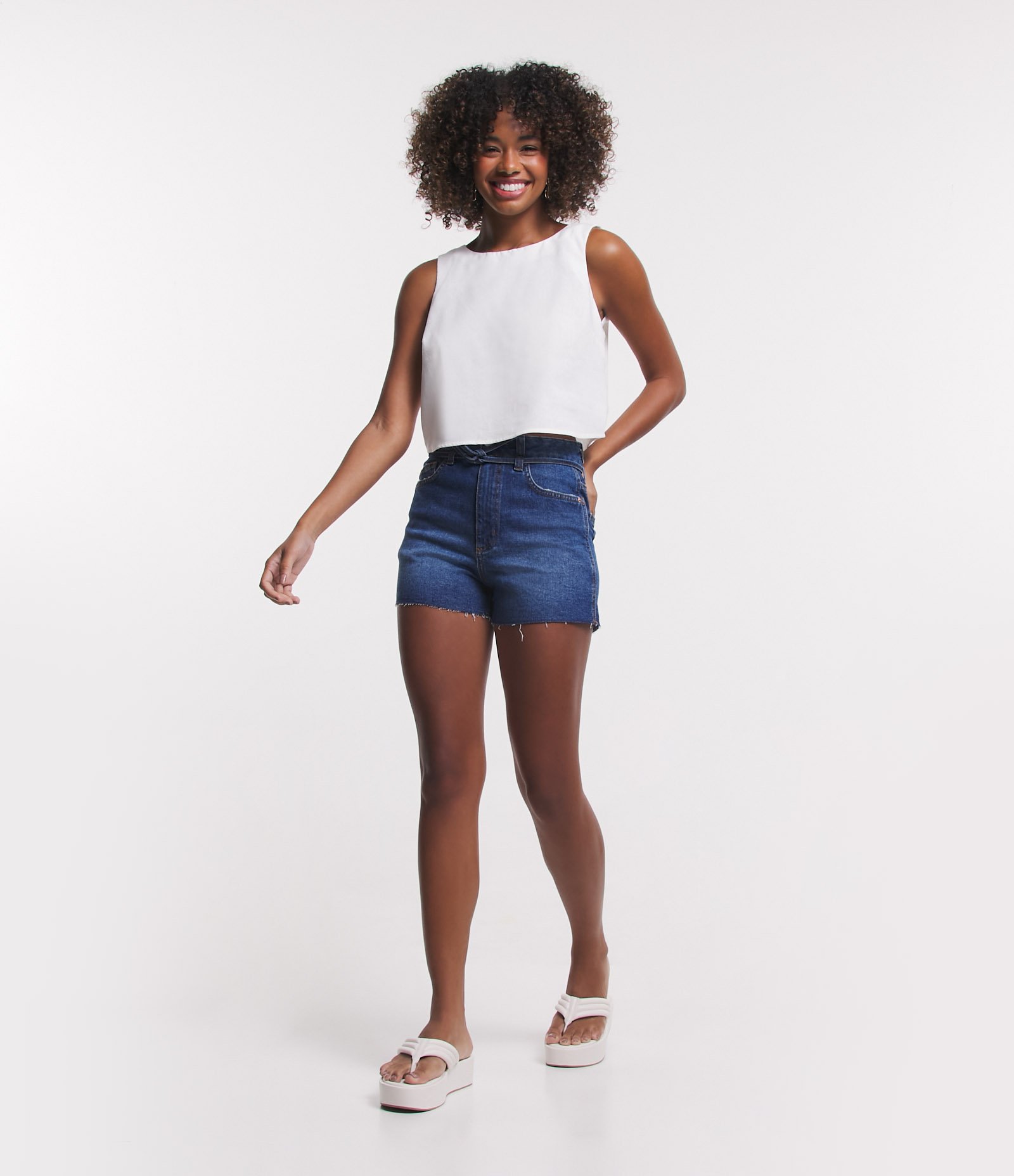Short Cintura Alta em Jeans com Cordão e Barra a Fio Azul 1
